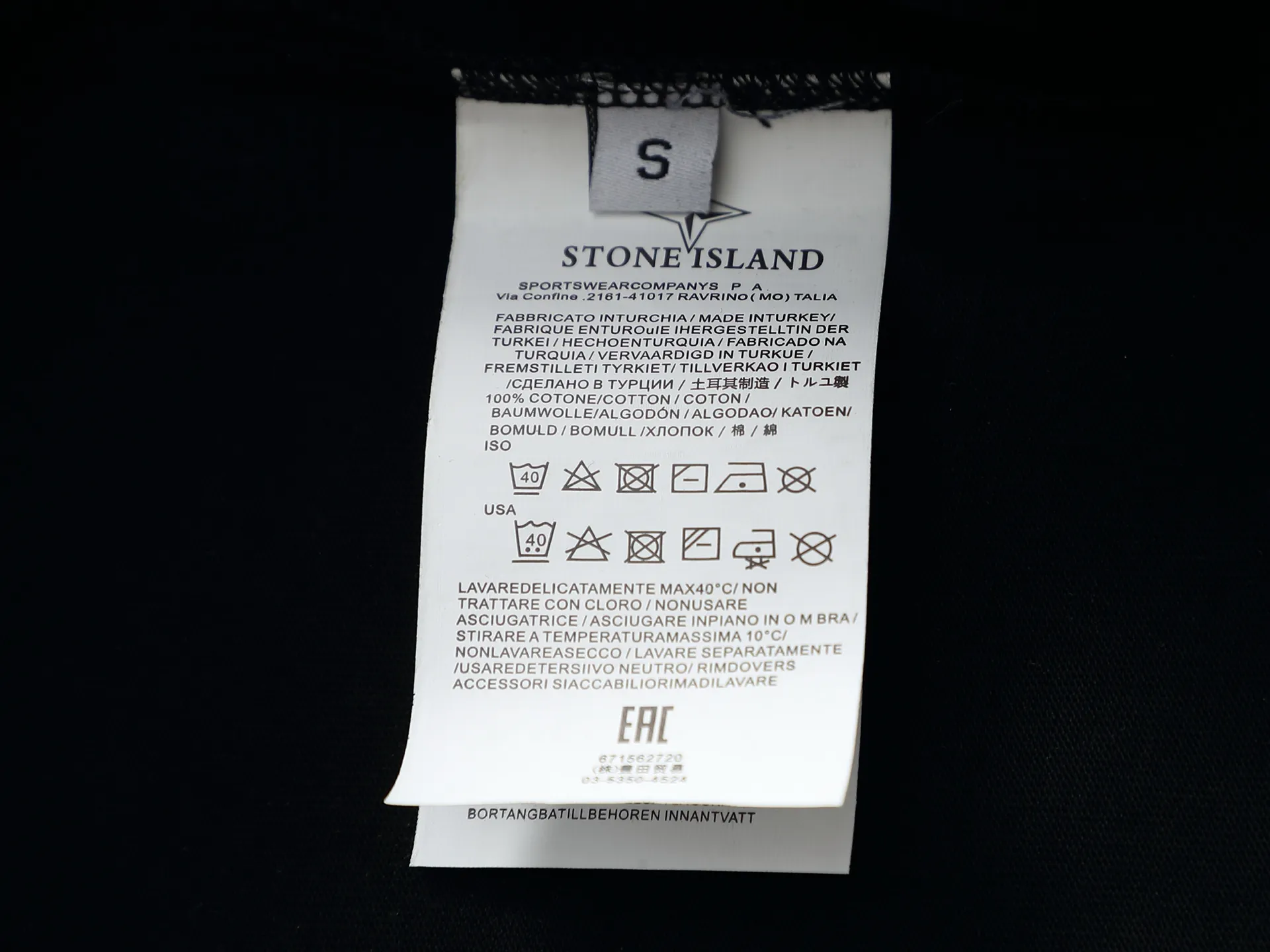 P150 Stone Island 2025FW new autumn and winter geometric print short-sleeved base T-shirt. Pure background color with the brand's iconic compass logo + geometric line printing on the back, full of cool recognition. The basic round neck version is suitable for various body shapes, the fabric is soft and breathable, and multiple colors are available. Suitable for daily outings and casual wear, easy to wear on the street. Color: black and white Size: XSSML